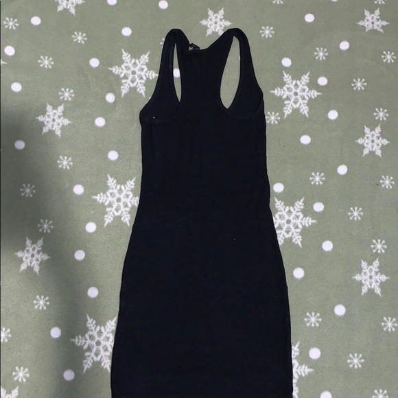 A black basic dress - Picture 2 of 2